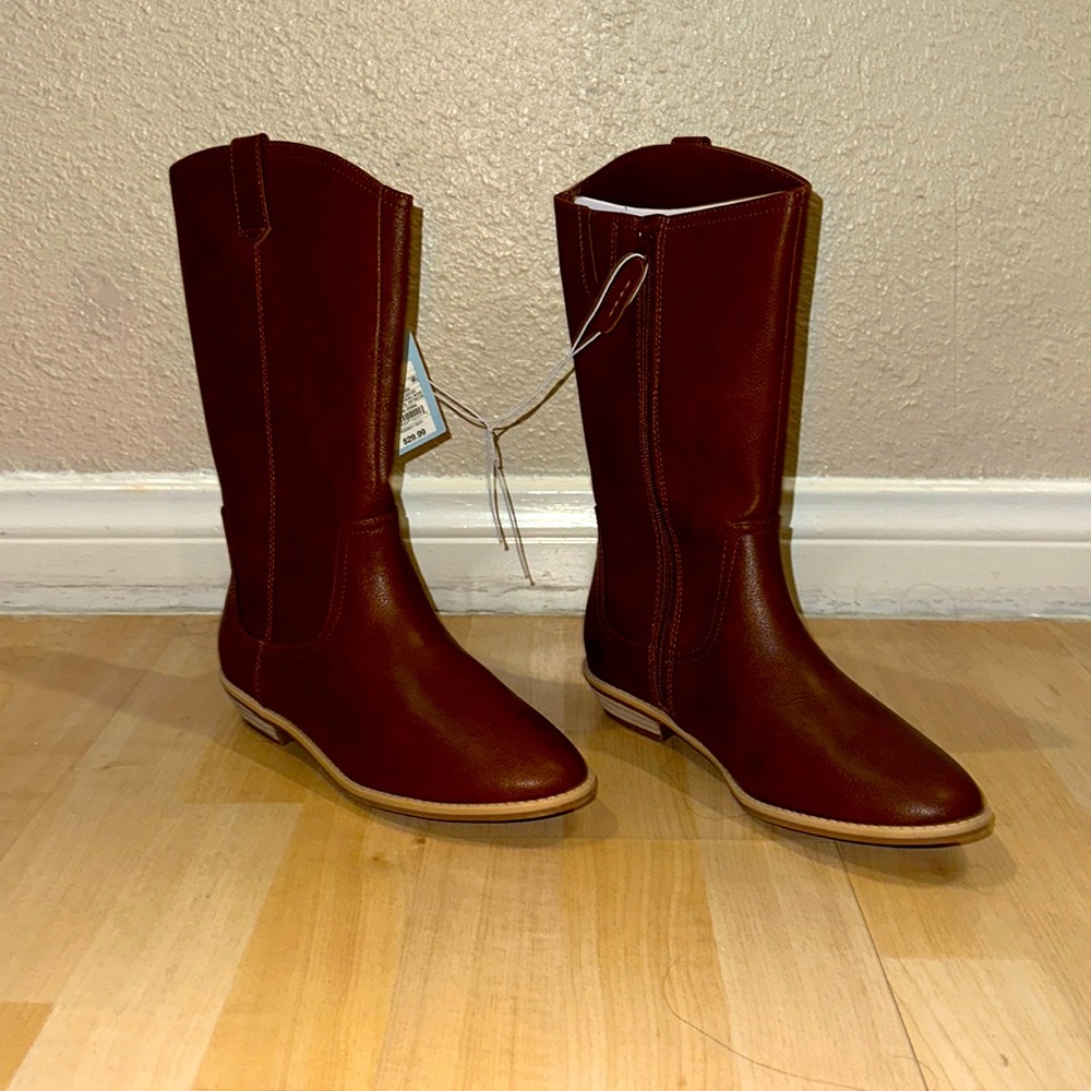 Girls boots size 4